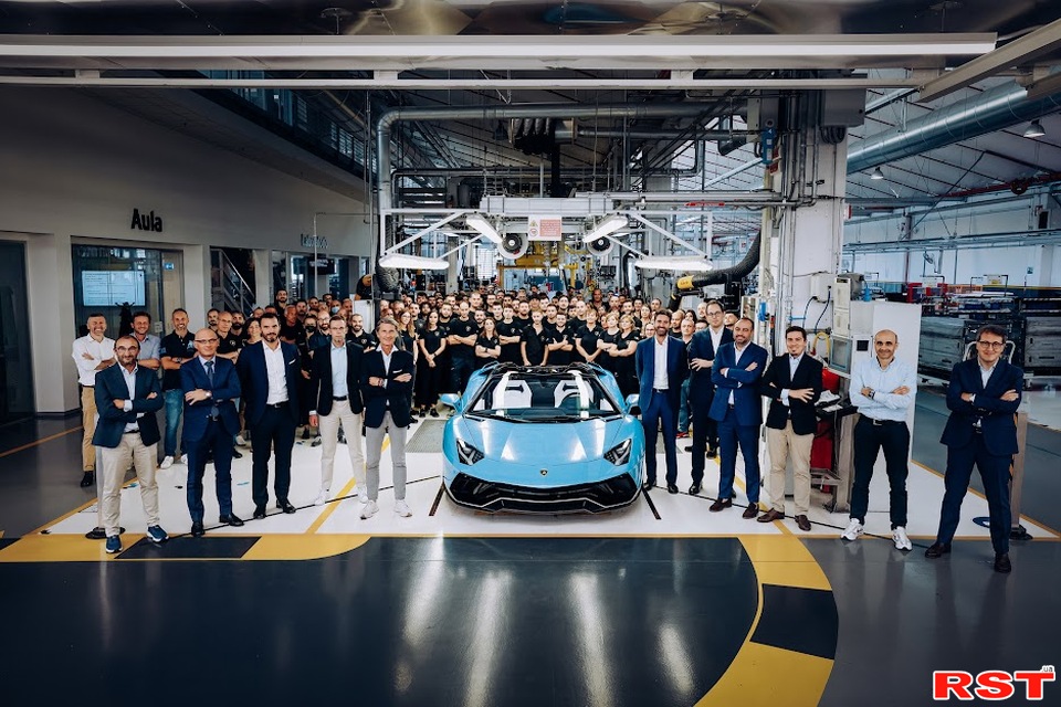 Lamborghini зібрала останній Aventador