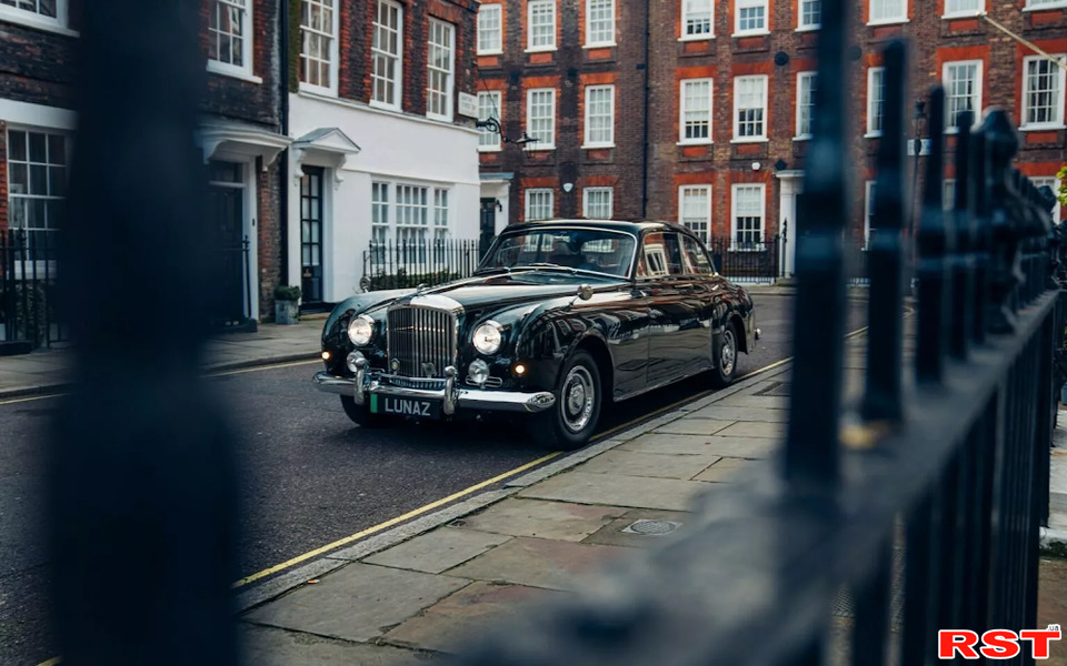 Bentley S2 Continental  Lunaz