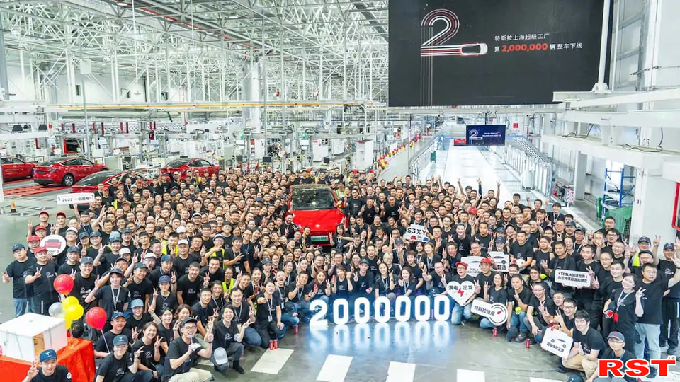 Tesla выпустила 2-миллионный электрокар в Шанхае