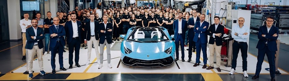 Lamborghini зібрала останній Aventador