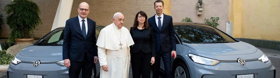 Ватикан переходит на электрокары VW